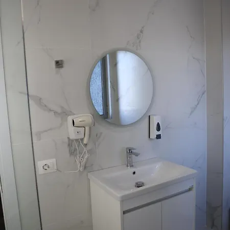 Omw Hotel Vorë