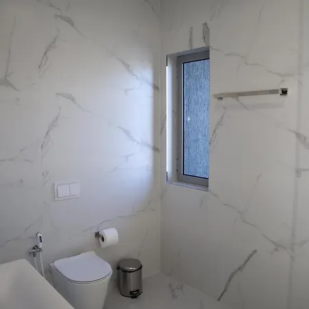 Omw Hotel Vorë