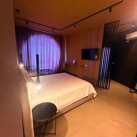 Omw Hotel Vorë