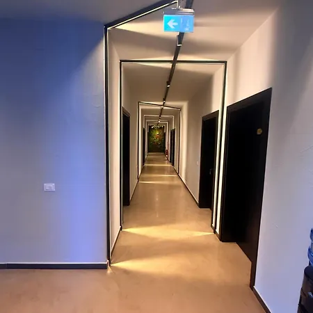 Omw Hotel Vorë